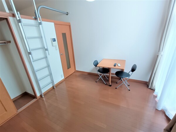 リビング(家電・家具設置有のお部屋です。)