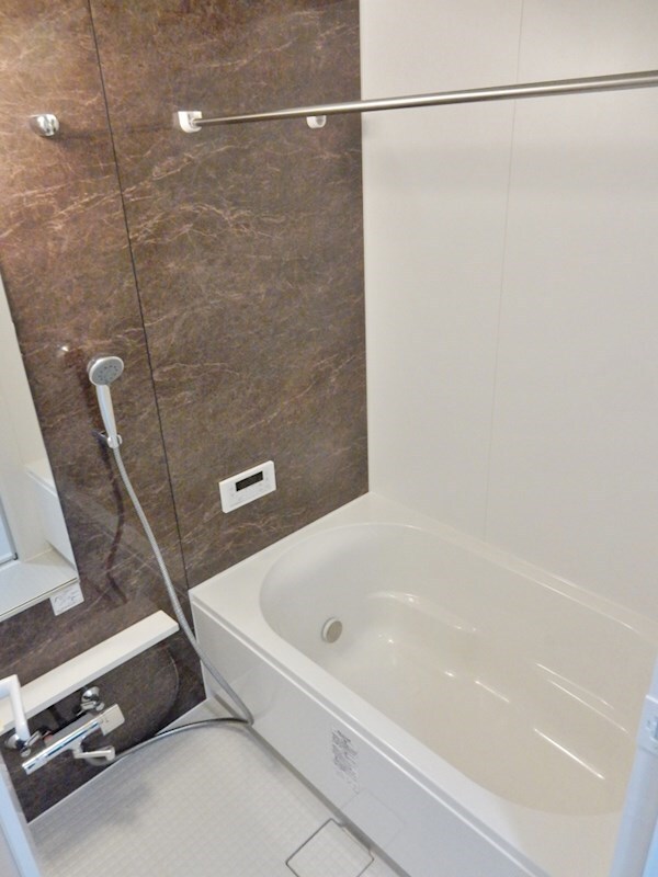 物件内観写真5　(循環式追い焚き機能付お風呂)