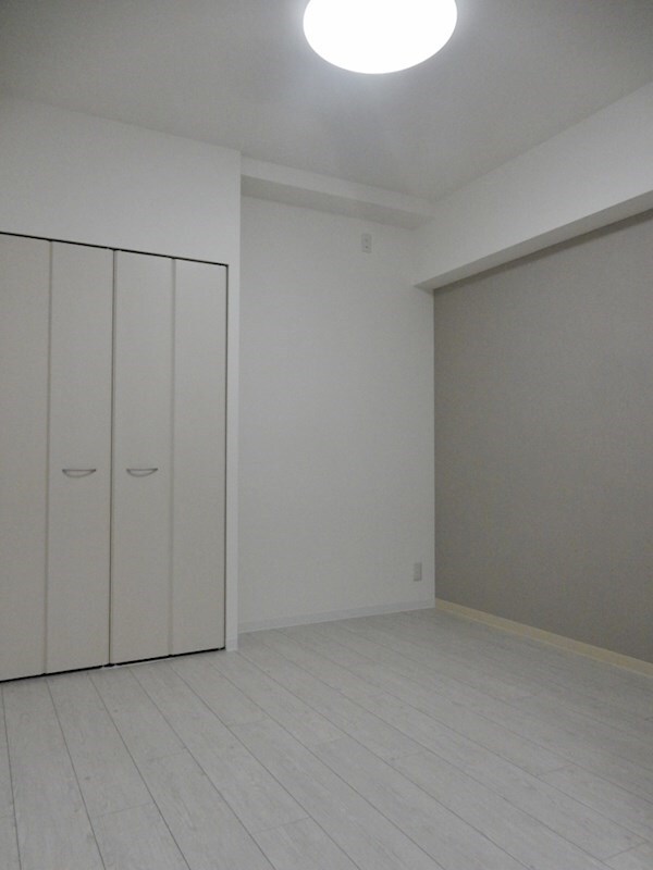 物件内観写真6　(5.5帖の洋室)