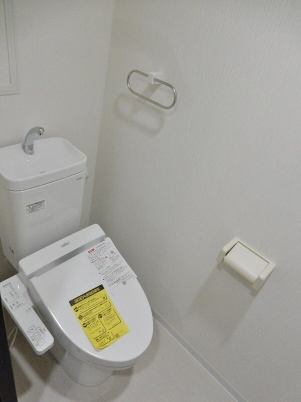 物件内観写真8　(温水洗浄便座機能付)