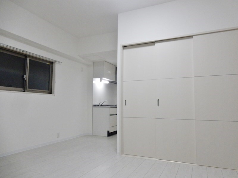 物件内観写真13　(可変式間仕切りでリビングも仕切れます。)