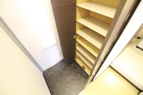 玄関(収納たっぷりなシューズＢＯＸ付きです♪)