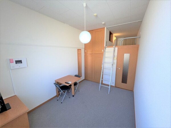 リビング(家電・家具付きのお部屋です。)