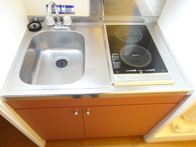 物件内観写真3　(電気コンロ２口付)
