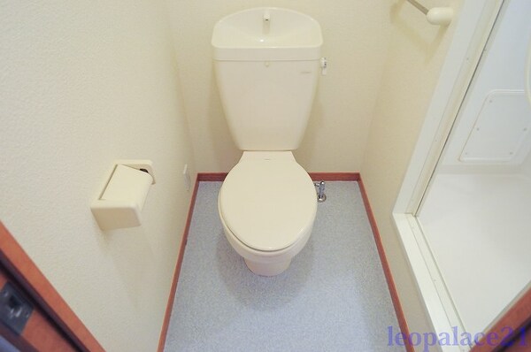 トイレ(同タイプの物件写真となります。)