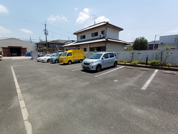 駐車場(駐車場は別料金となります。)