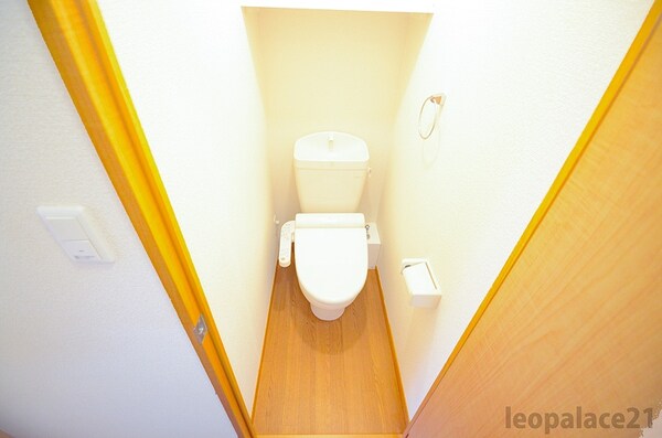 トイレ(温水洗浄便座。実際のトイレは仕様が異なる場合がございます)