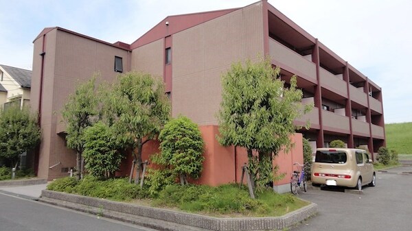 外観(タイル張りの落ちついた外観です。)