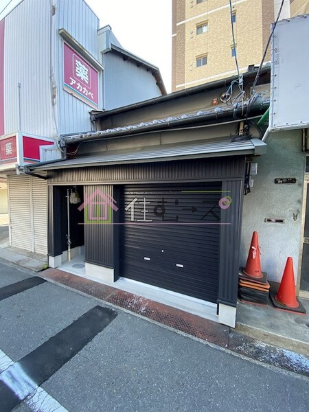 mistガレージ外観写真
