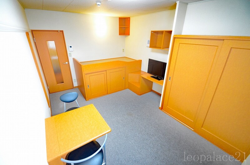 物件内観写真14　(スタイリッシュな配色のお部屋です。)