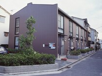 レオパレス高安の外観写真