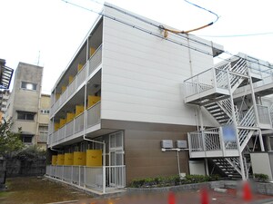 レオパレストラッド外観写真