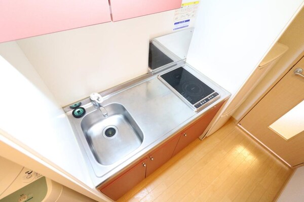 キッチン(２口コンロ付きラジエントヒータを設置)