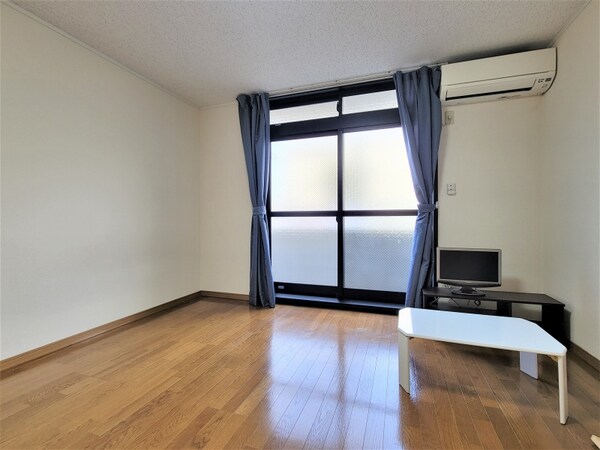 リビング(家電・家具設置有のお部屋です。)