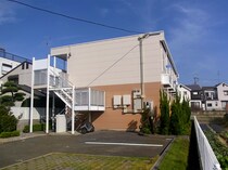 レオパレスレイクさやまの外観写真