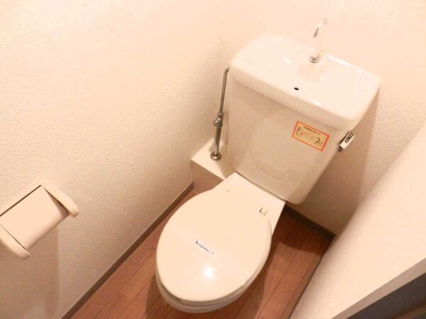 その他(温かみのある色調でリラックスできるトイレ)