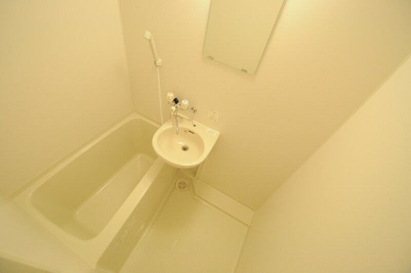 物件内観写真5　(浴室換気乾燥機完備)