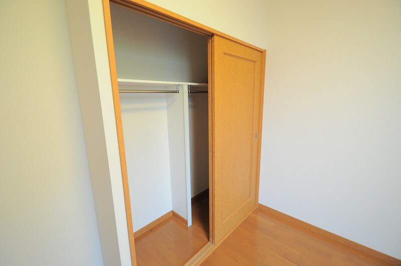 物件内観写真10　(収納があるのでお部屋広く使えます！)