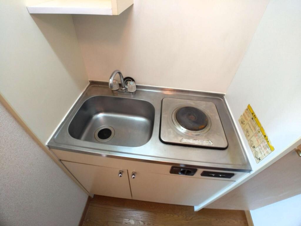 物件内観写真3　(一人暮らしにピッタリの機能的なシンク)