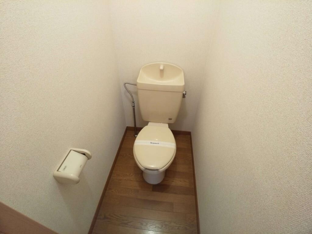 物件内観写真9　(明るく清潔感のあるトイレ)