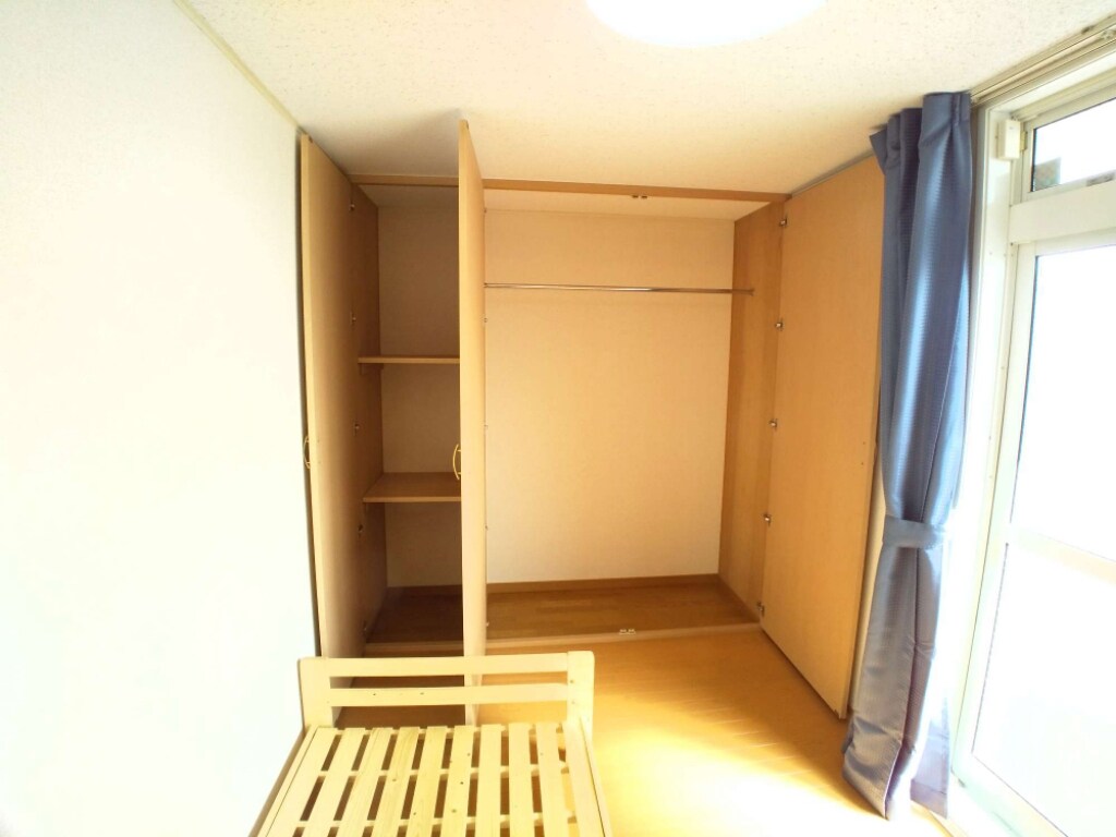 物件内観写真11　(豊富な収納スペース)