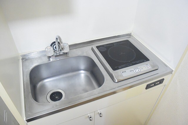 物件内観写真3　(安心のラジエントヒーター。)