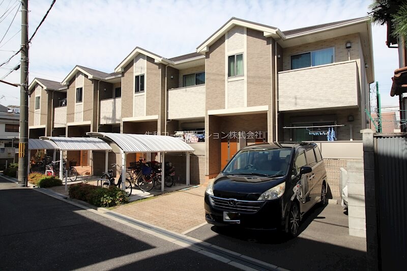 物件外観写真1　(かわいい戸建タイプの建物)