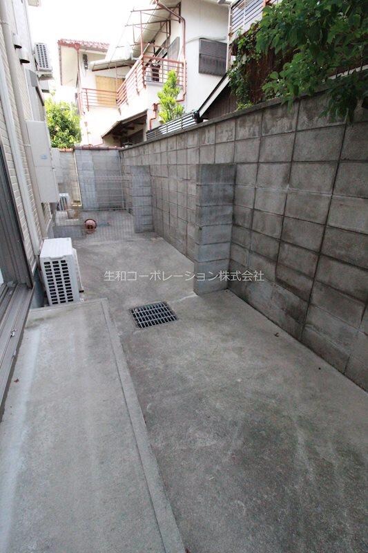 物件内観写真4　(北側、庭・バルコニー)