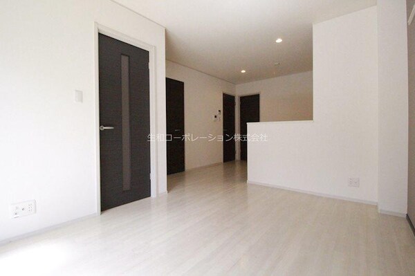 ベッドルーム(日当たり良好リビング)