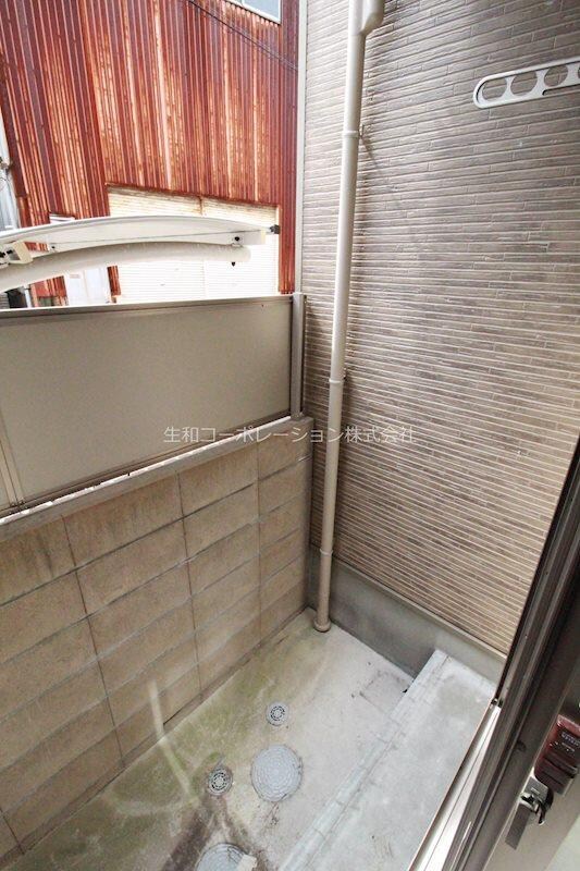 物件内観写真8　(建物裏側ベランダ広いです。)