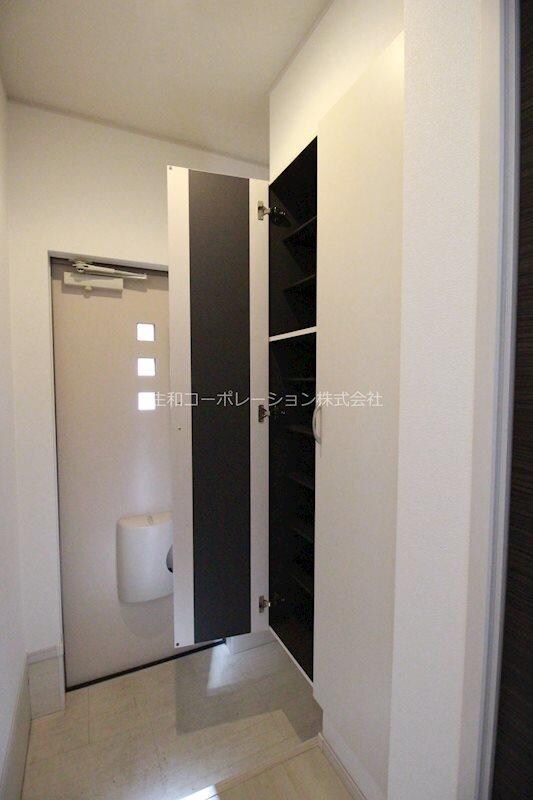 物件内観写真17　(高さ調整可能なシューズボックス)