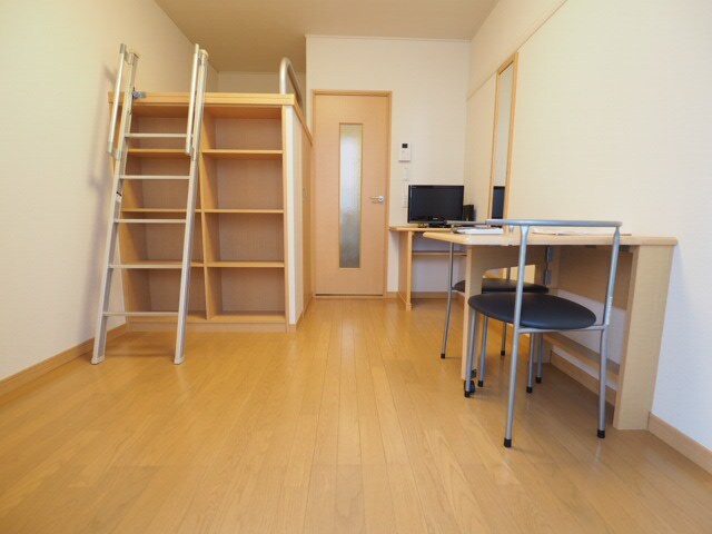 物件内観写真4　(2階以上はじゅうたんとなります)