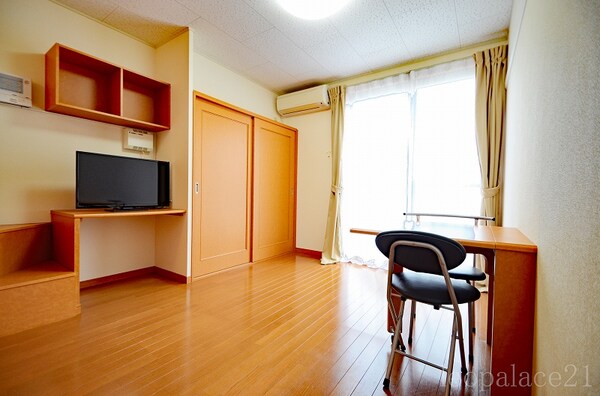 リビング(家電・家具付きのお部屋です。)