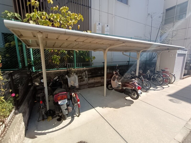 物件内観写真10　(自転車置き場です。)