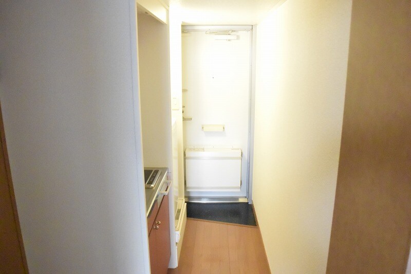 物件内観写真6　(明るい玄関です。)