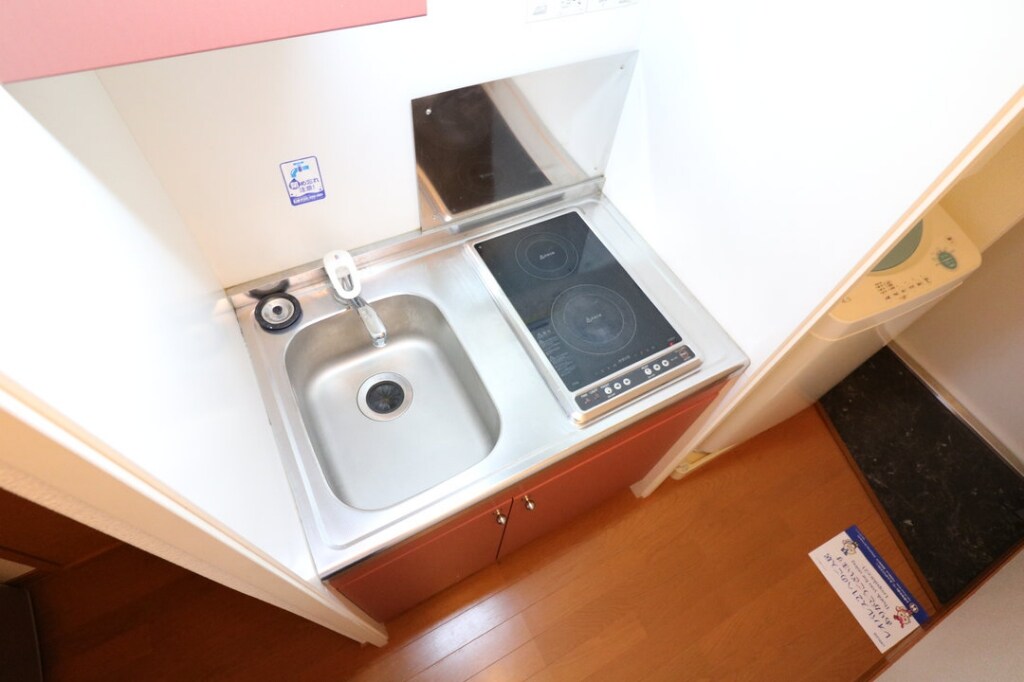 物件内観写真3　(２口コンロ付きラジエントヒータを設置)