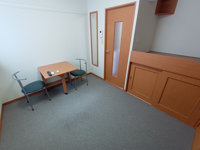 物件内観写真4　(家電・家具付き物件です。)