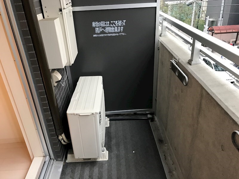 物件内観写真8　(広々バルコニー)