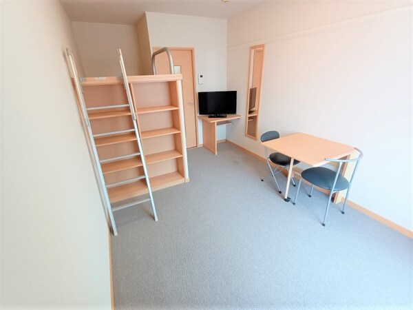 ベッドルーム(家電・家具付きのお部屋です。)