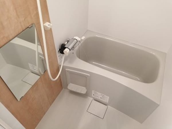 風呂画像(サーモスタット式水栓がついて、温度調節も便利です。)