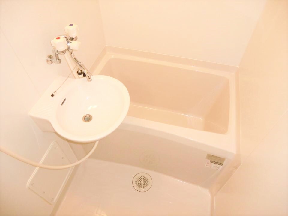 物件内観写真4　(同タイプ物件の為、形状や間取寸法、色調等が実際とは異なります)