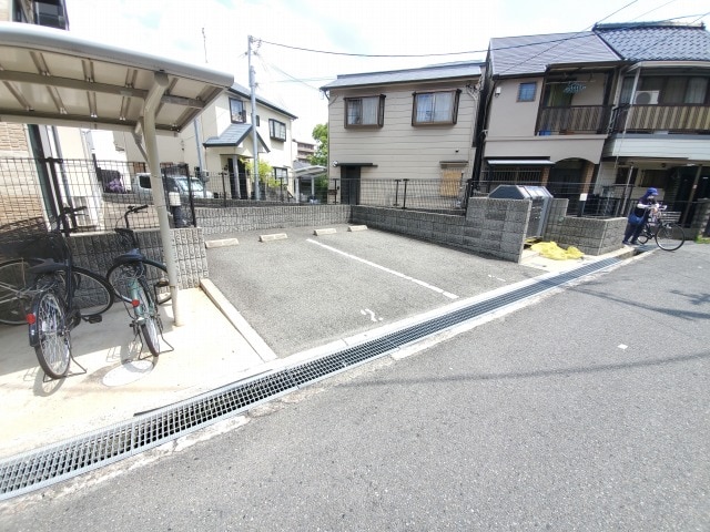 物件内観写真23　(駐車場です。)