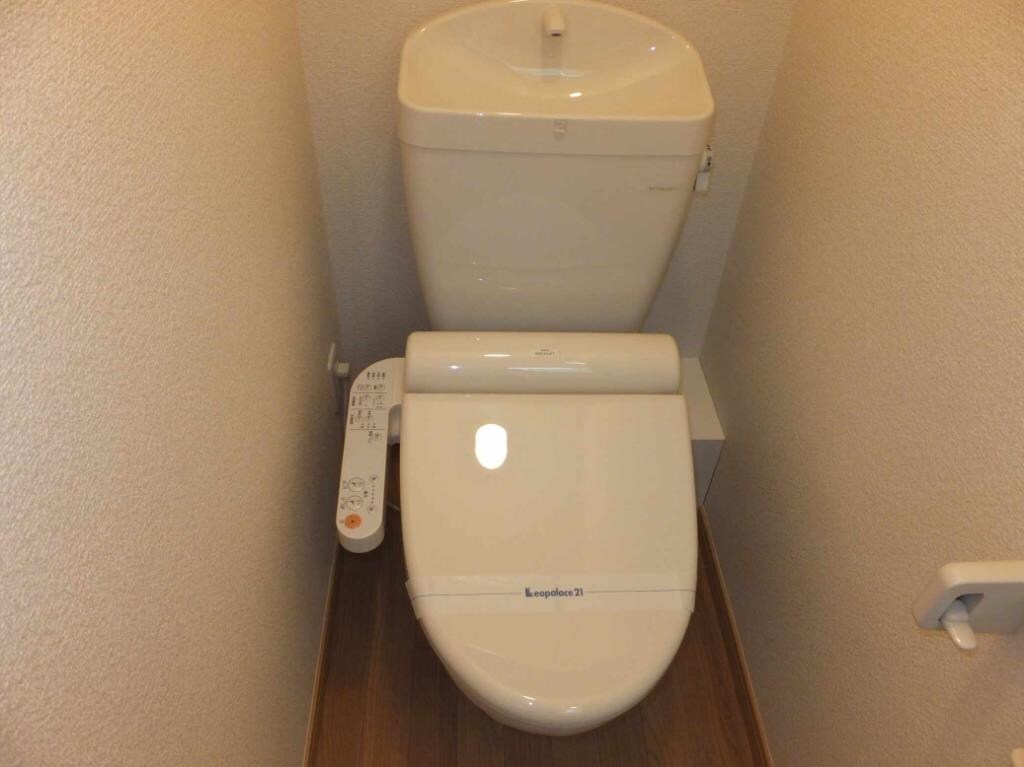 物件内観写真9　(温水洗浄便座付きです！)