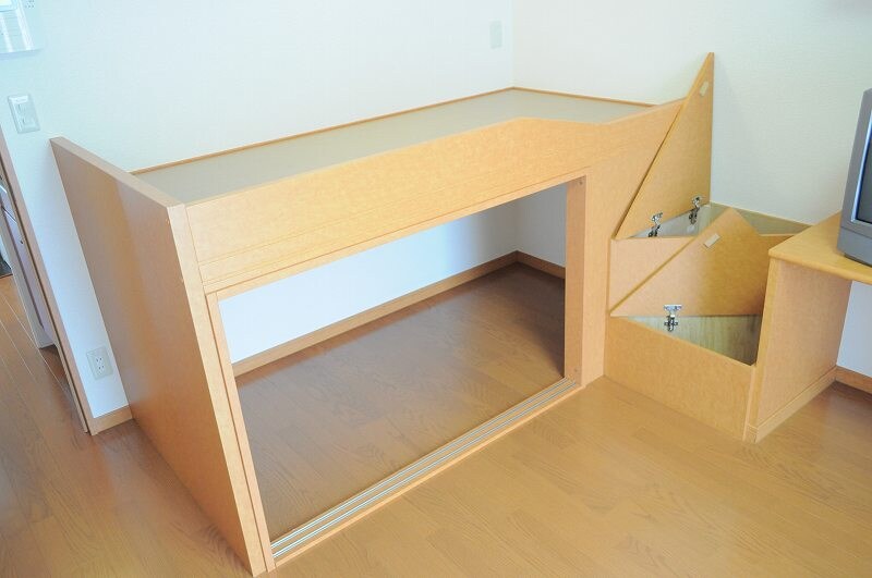 物件内観写真19　(ベット下は丸ごと収納庫として活用できます。)