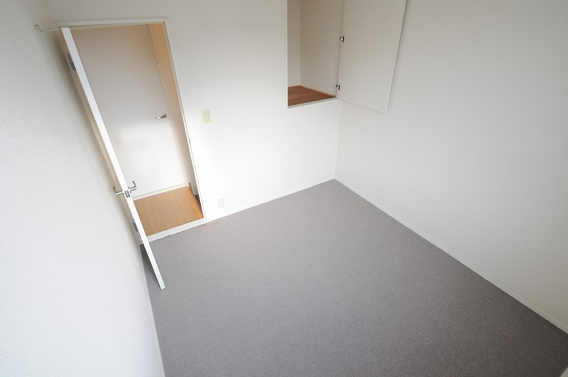 物件内観写真6　(2F居室)