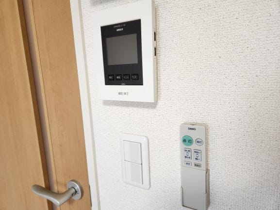 物件内観写真10　(モニター付インターホンなので安心感抜群です。)