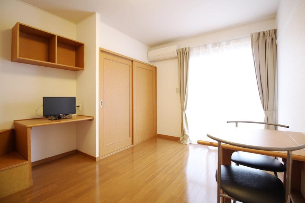 物件内観写真4　(家具・家電設置済みのお部屋です♪)