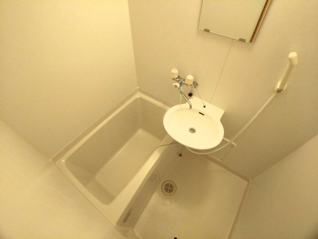 物件内観写真5　(快適なバスルーム)