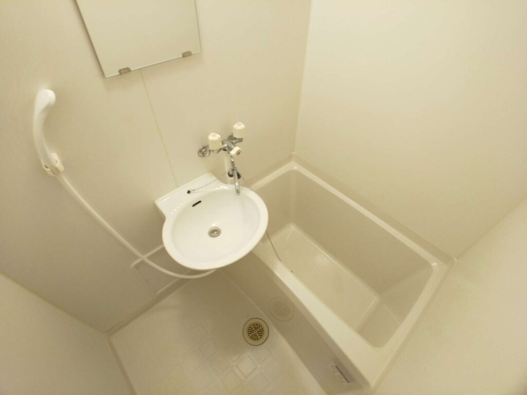 物件内観写真5　(快適なバスルーム)