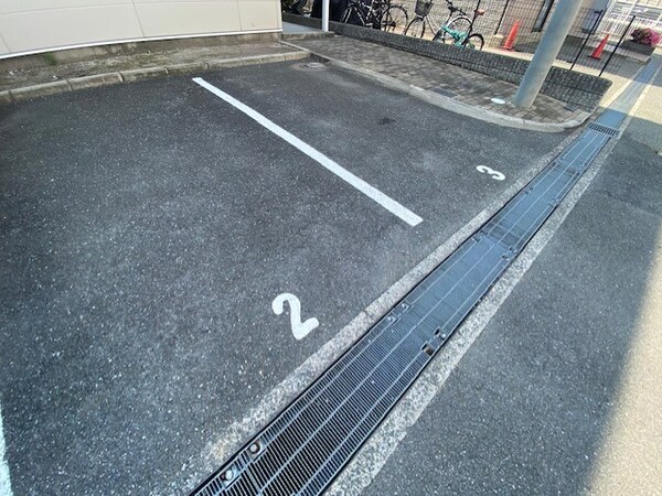 駐車場(駐車場の空きは店舗にお問合せください。)